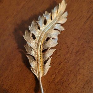 CORO 1961 Vintage Gold Tone Florentine